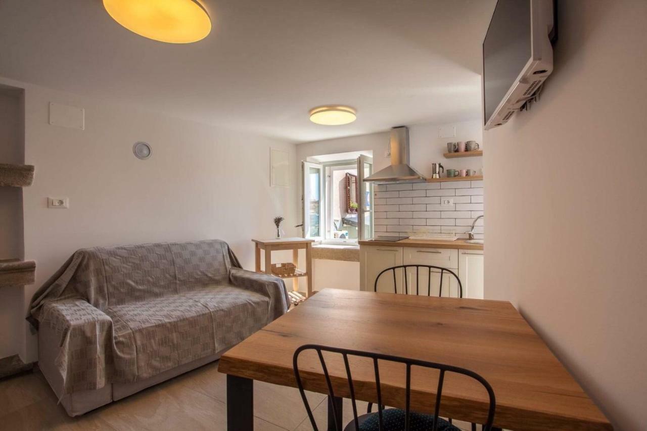 Apartmani Kraj Mora Cres Exterior photo